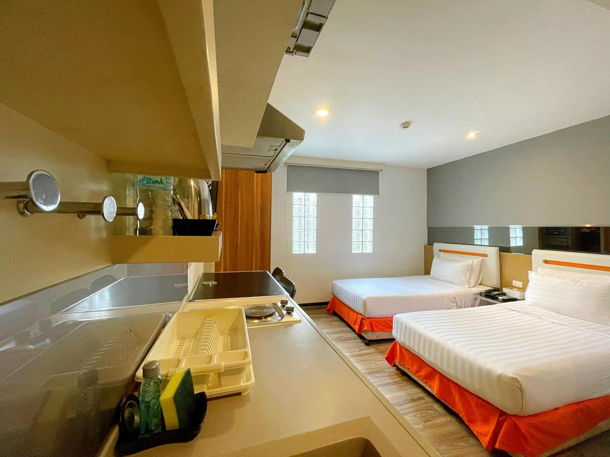 Hotel Arawana Express Phromphong Bangkok Esterno foto