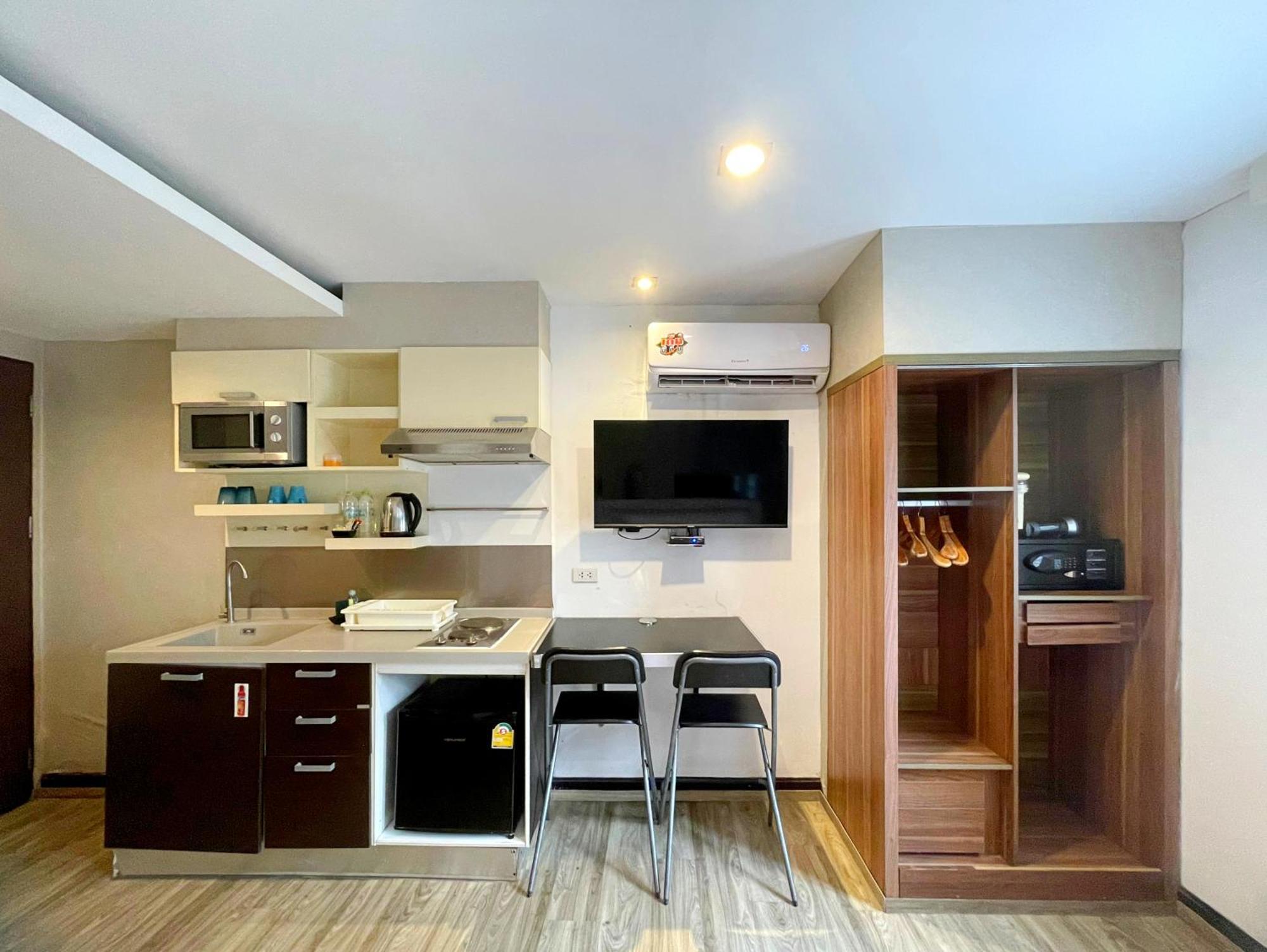 Hotel Arawana Express Phromphong Bangkok Esterno foto