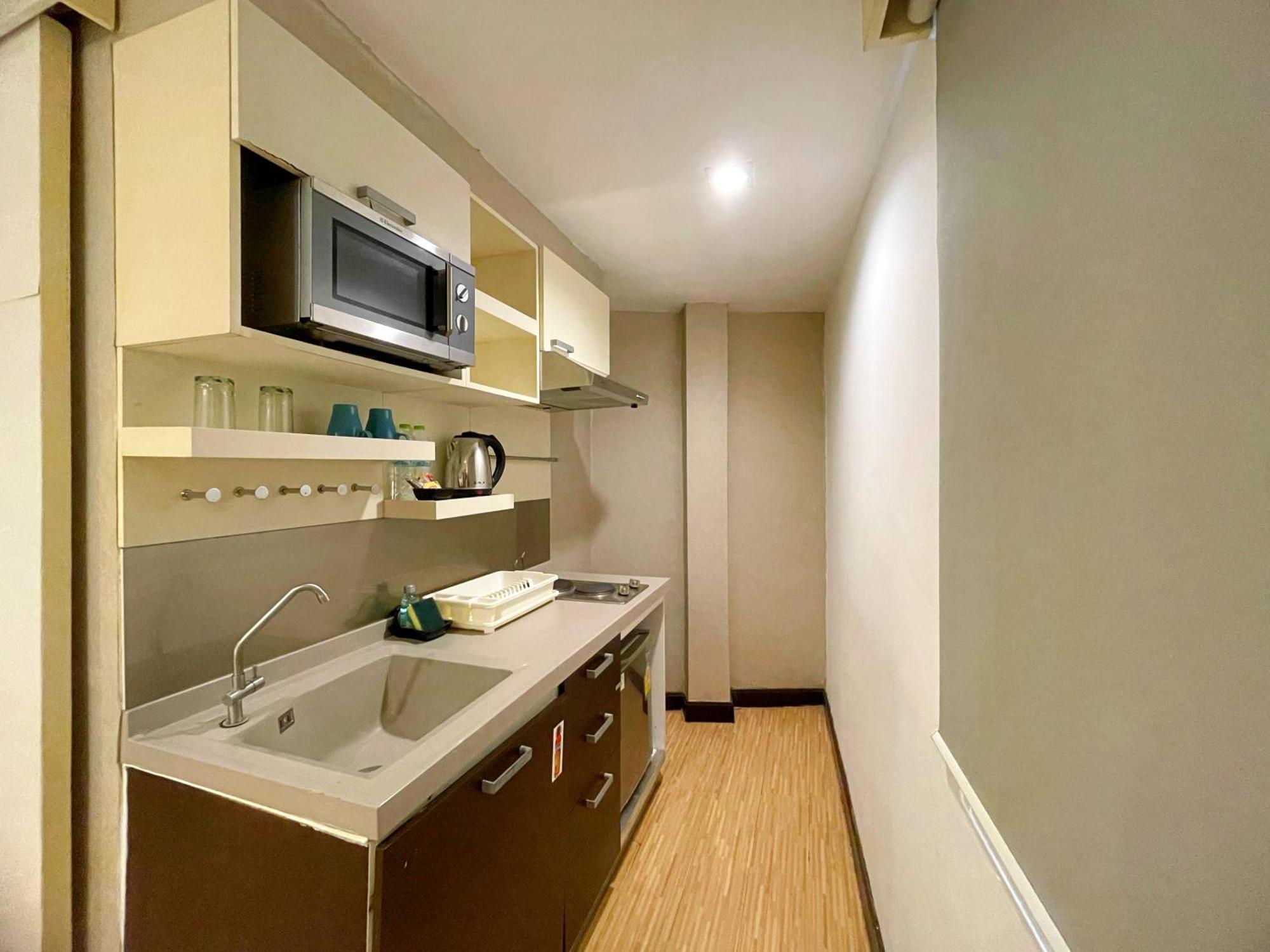 Hotel Arawana Express Phromphong Bangkok Esterno foto
