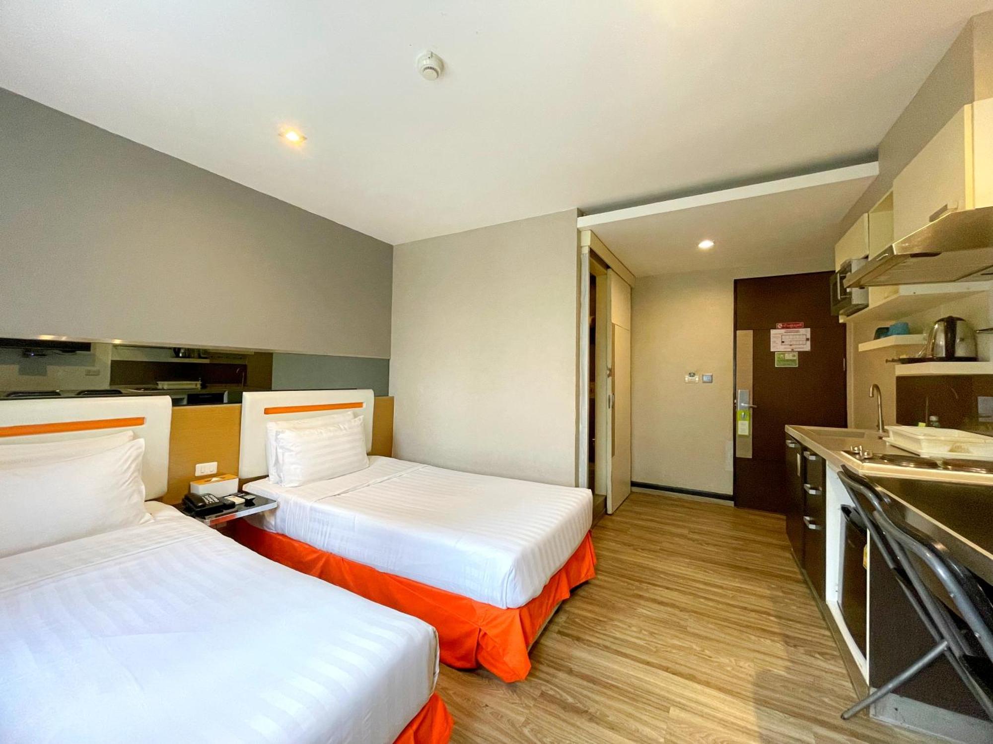 Hotel Arawana Express Phromphong Bangkok Esterno foto