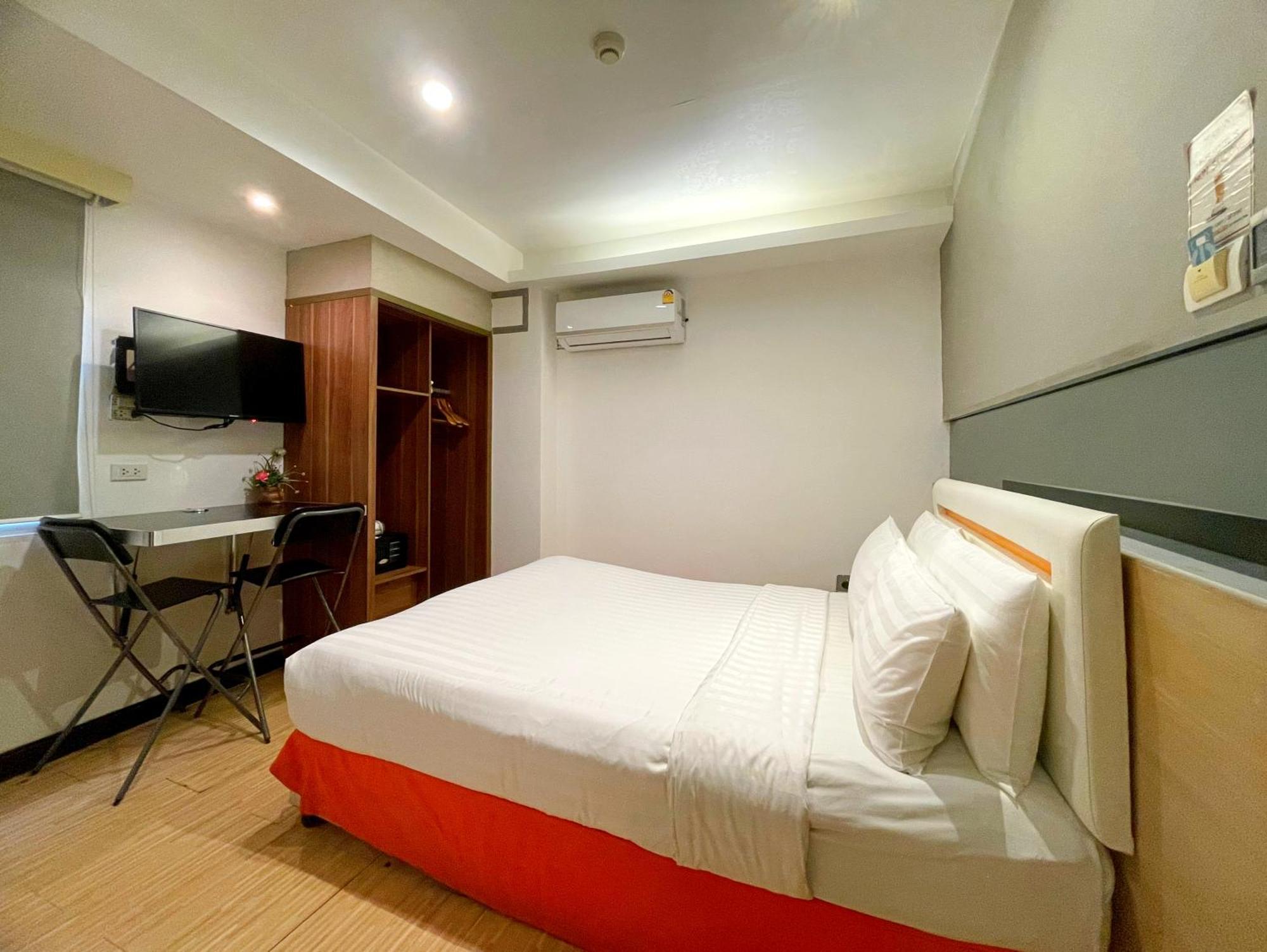 Hotel Arawana Express Phromphong Bangkok Esterno foto