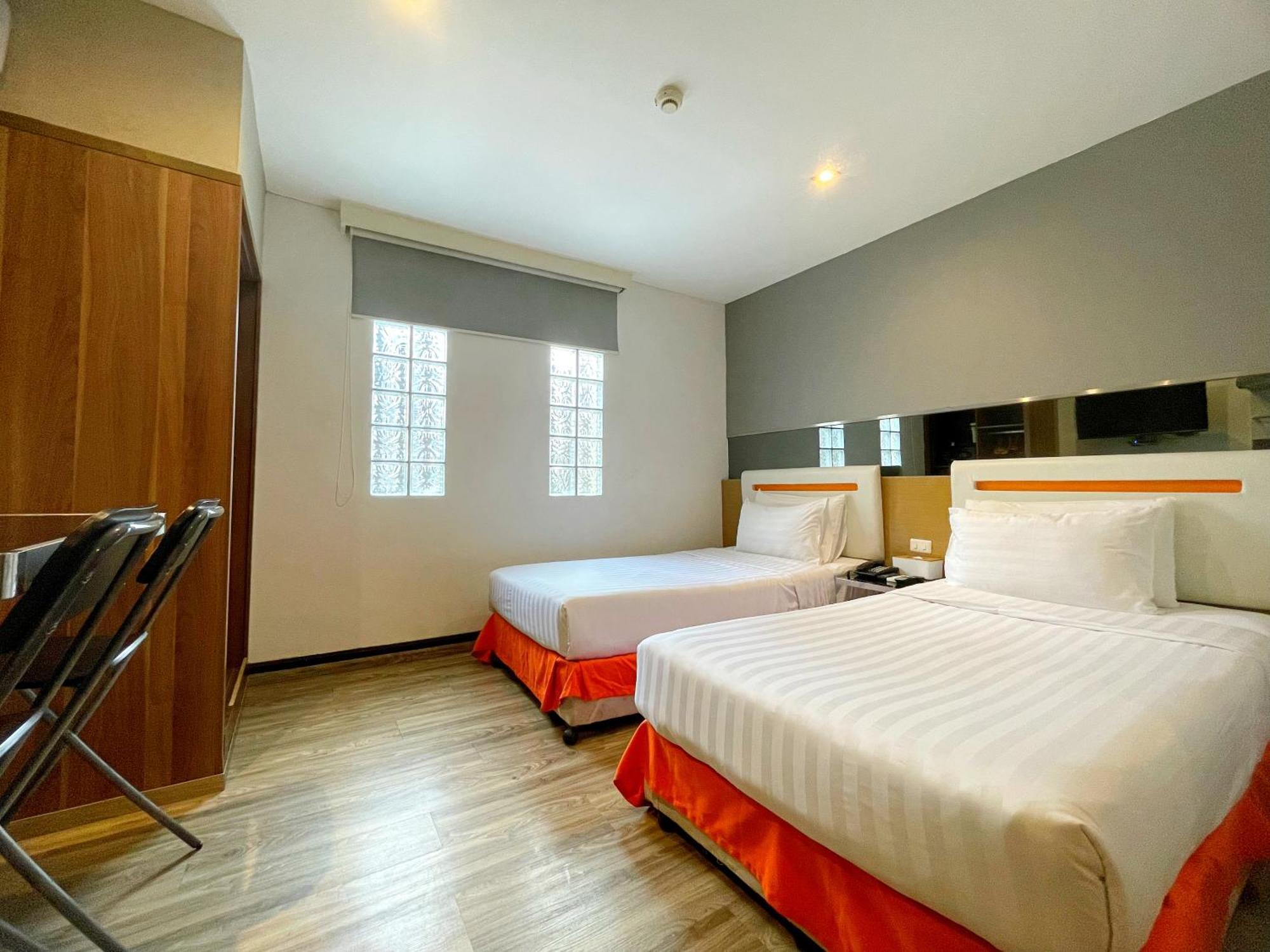 Hotel Arawana Express Phromphong Bangkok Esterno foto