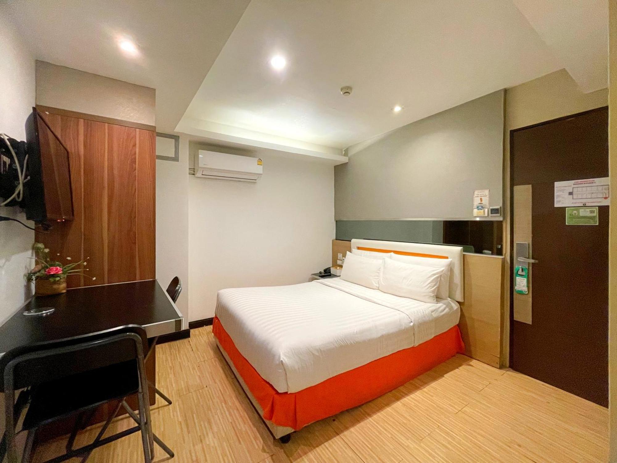 Hotel Arawana Express Phromphong Bangkok Esterno foto