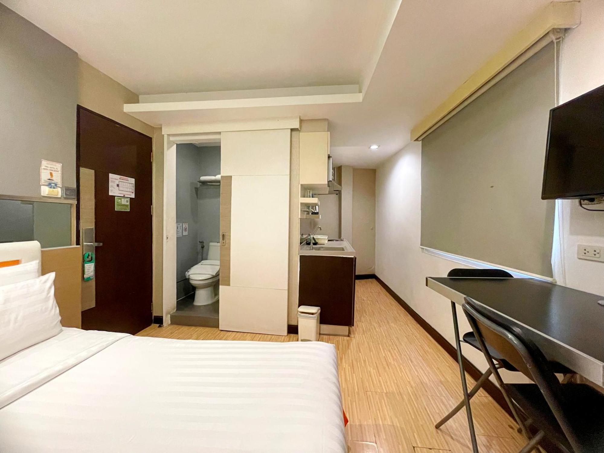 Hotel Arawana Express Phromphong Bangkok Esterno foto