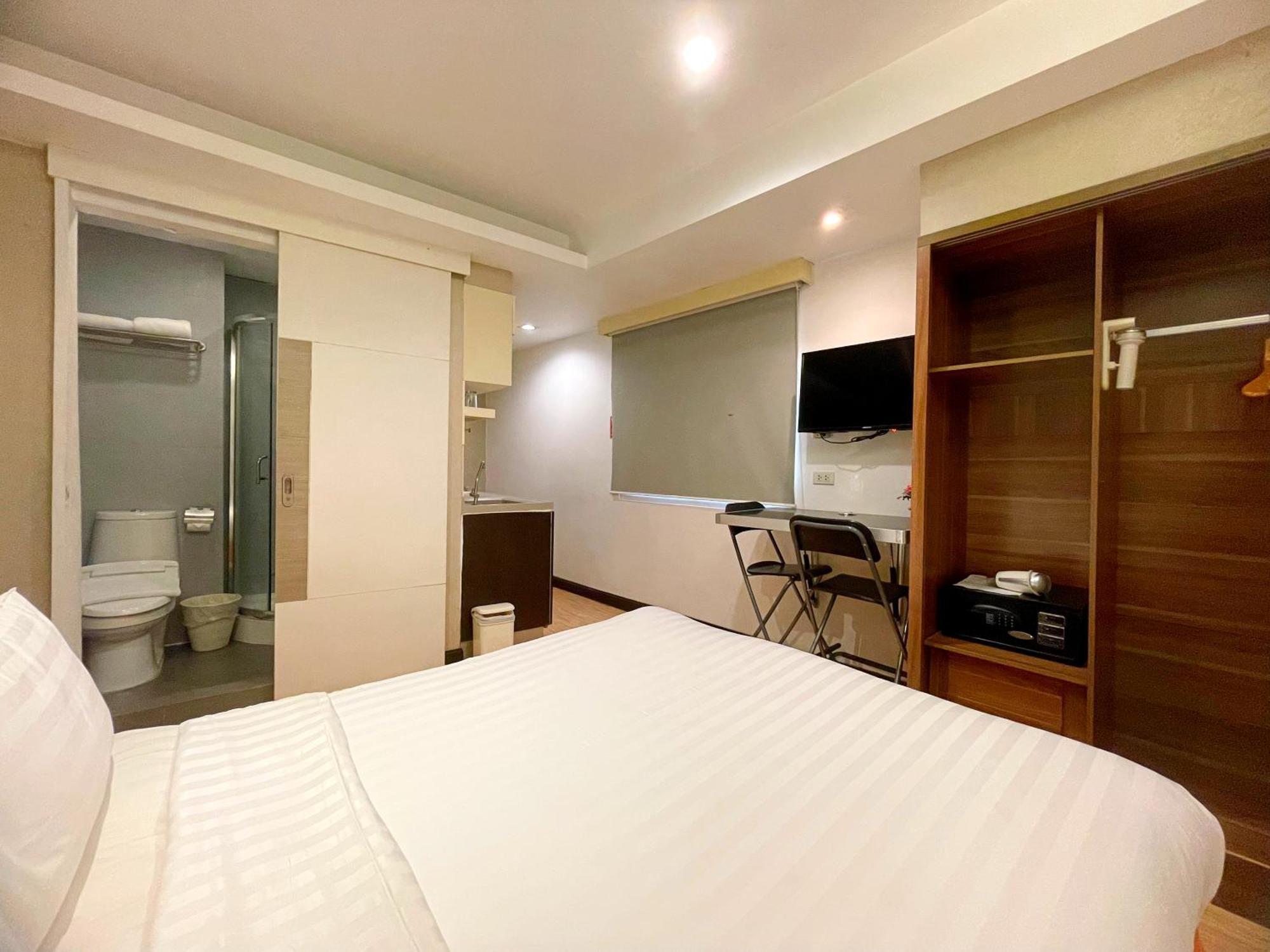 Hotel Arawana Express Phromphong Bangkok Esterno foto
