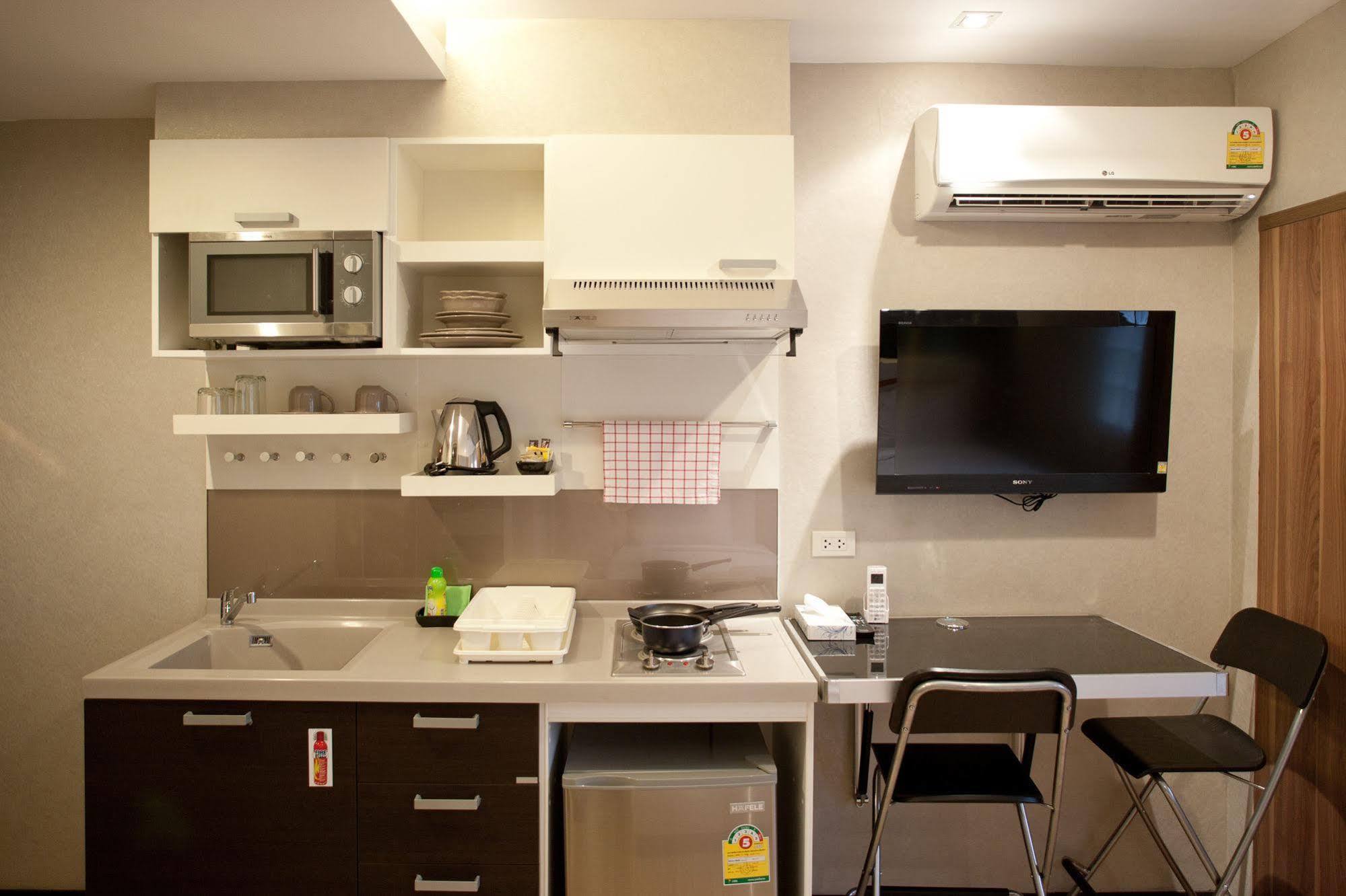 Hotel Arawana Express Phromphong Bangkok Esterno foto