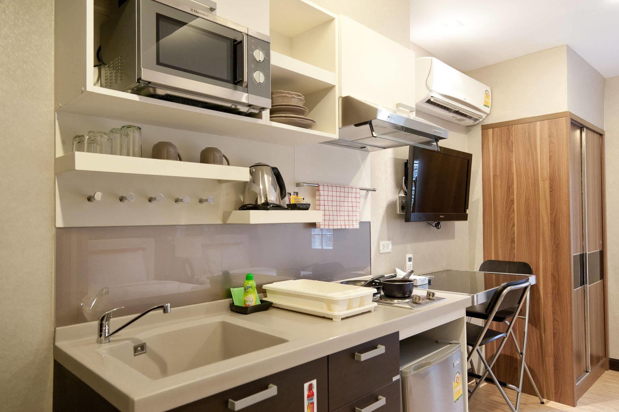 Hotel Arawana Express Phromphong Bangkok Esterno foto