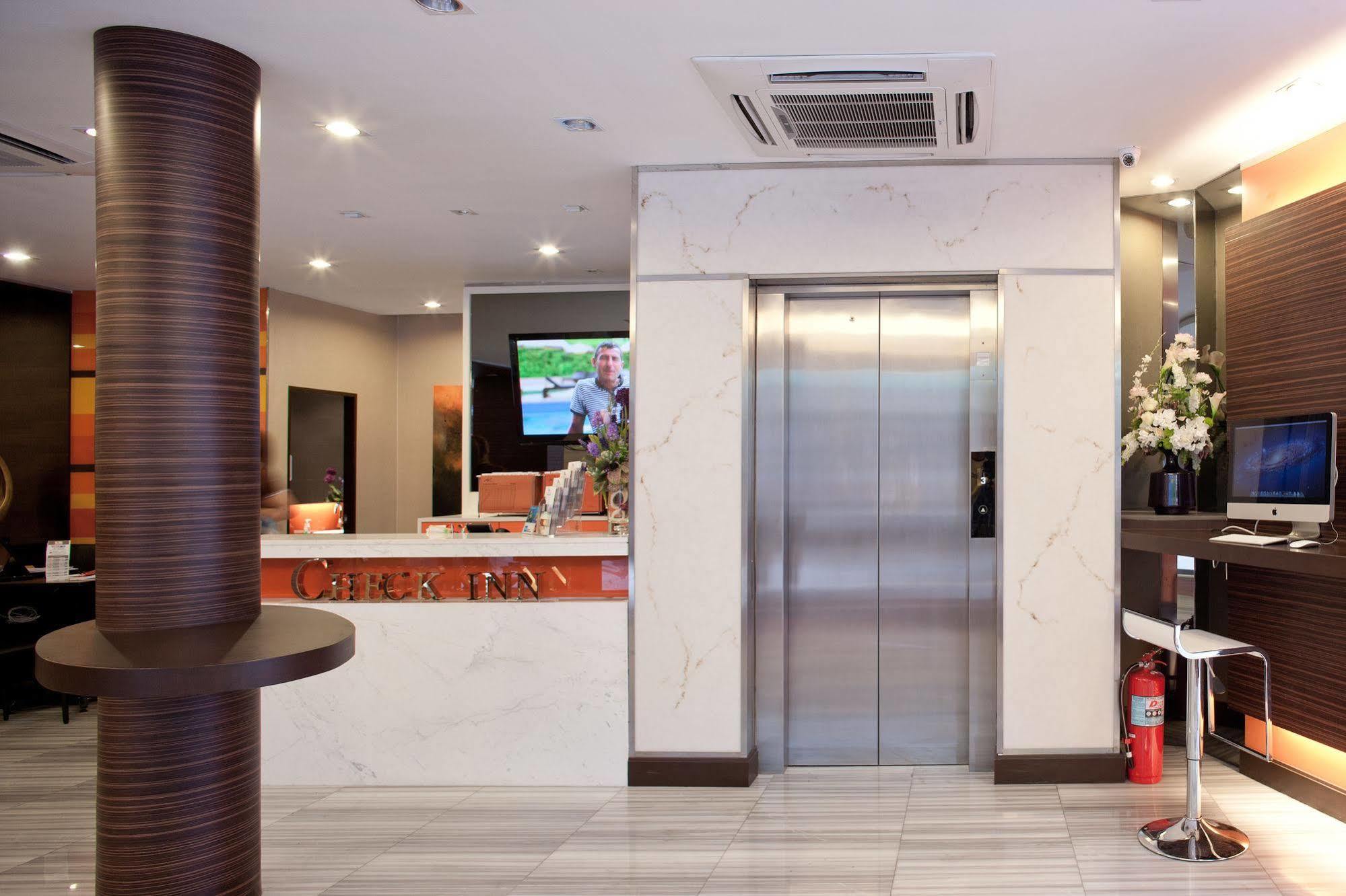 Hotel Arawana Express Phromphong Bangkok Esterno foto