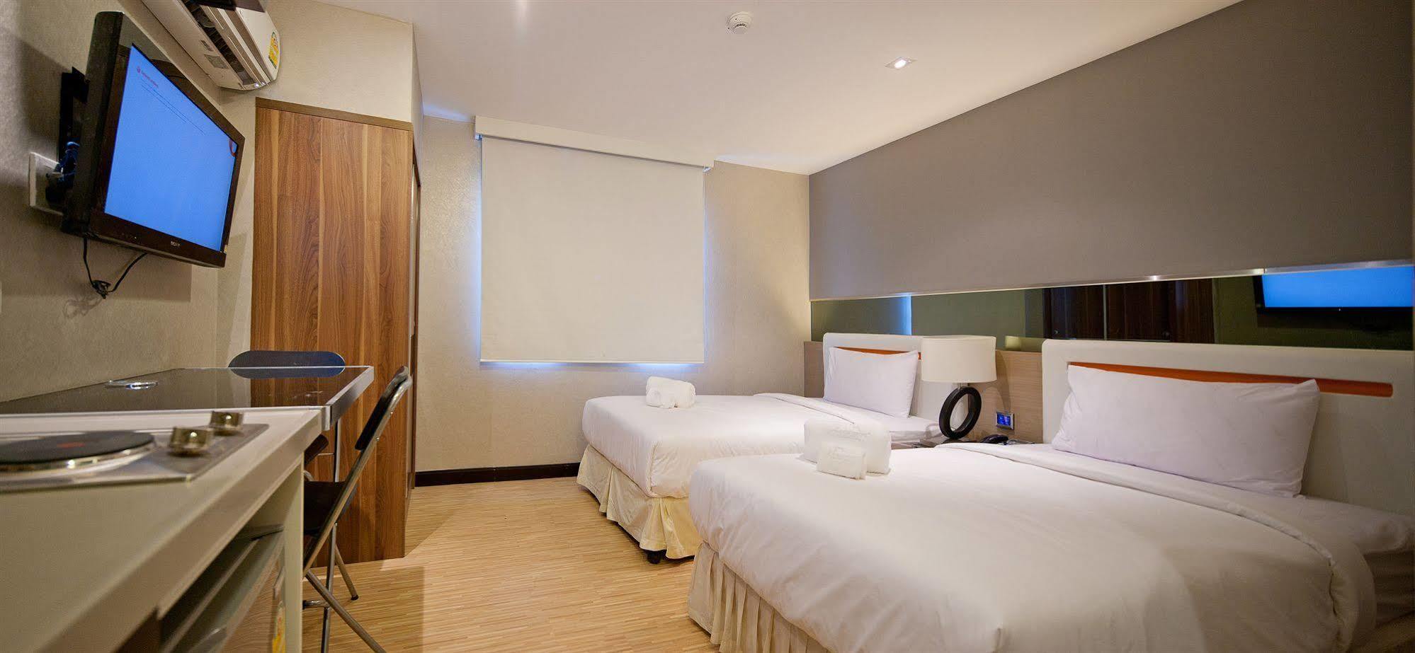 Hotel Arawana Express Phromphong Bangkok Esterno foto