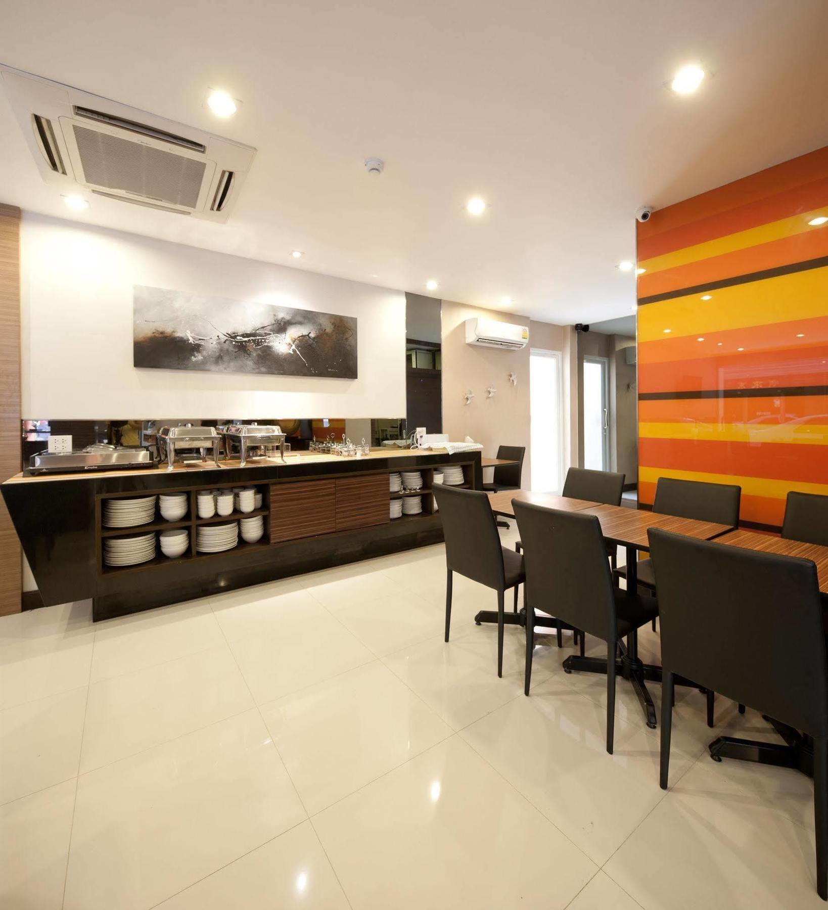 Hotel Arawana Express Phromphong Bangkok Esterno foto